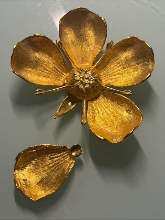 TAN Other - Vintage TAN Signed Piece Lotus Flower Ashtray with Removable Petals. Collectors